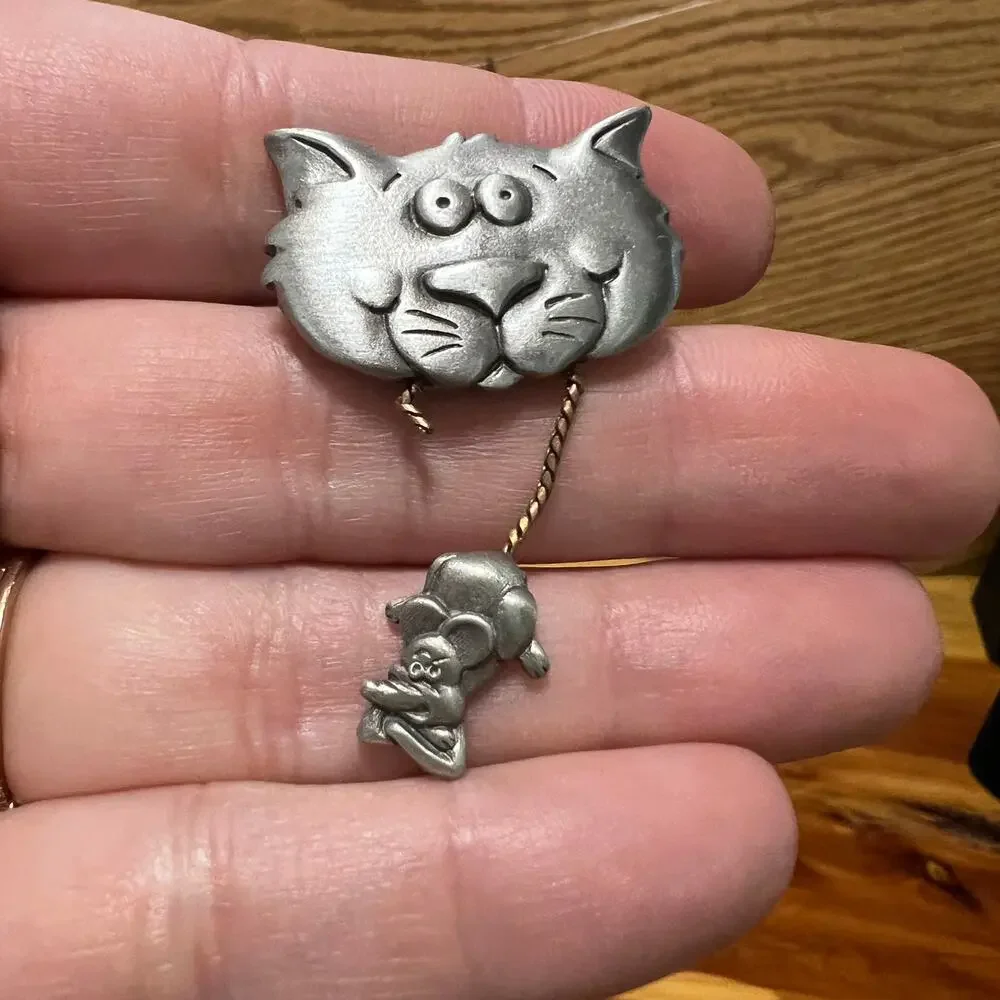 JJ Jonette Jewelry Cat Head Dangling Mouse Pin Brooch Pewter Silver Tone‎ VTG 2”